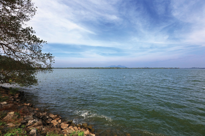 kala-wewa-lake-sri-lankas-largest-historical-reservoir-and-tranquil-retreat-big-1