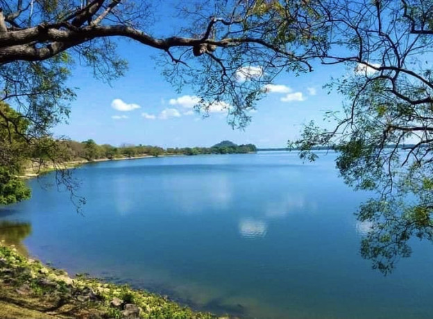 kala-wewa-lake-sri-lankas-largest-historical-reservoir-and-tranquil-retreat-big-0