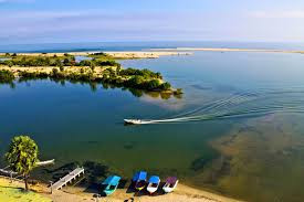 batticaloa-lagoon-a-tranquil-waterway-and-biodiversity-haven-in-sri-lanka-big-1