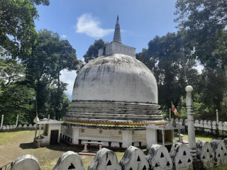 Aluviharaya Rock Cave Temple: A Historic Buddhist Sanctuary in Sri Lanka