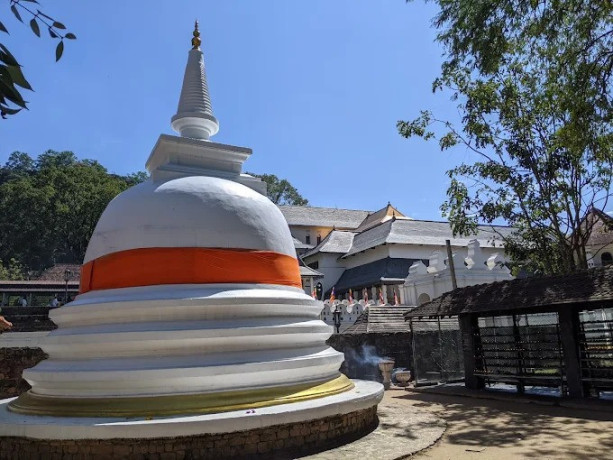 explore-sri-natha-devalaya-a-sacred-site-of-sri-lankan-hindu-and-buddhist-heritage-big-1