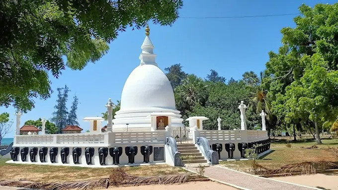 explore-dambakolapatuna-sangamiththa-temple-a-revered-buddhist-site-with-ancient-significance-big-3