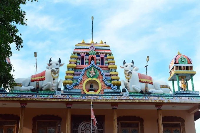 keerimalai-naguleswaram-temple-a-sacred-hindu-shrine-in-northern-sri-lanka-big-1