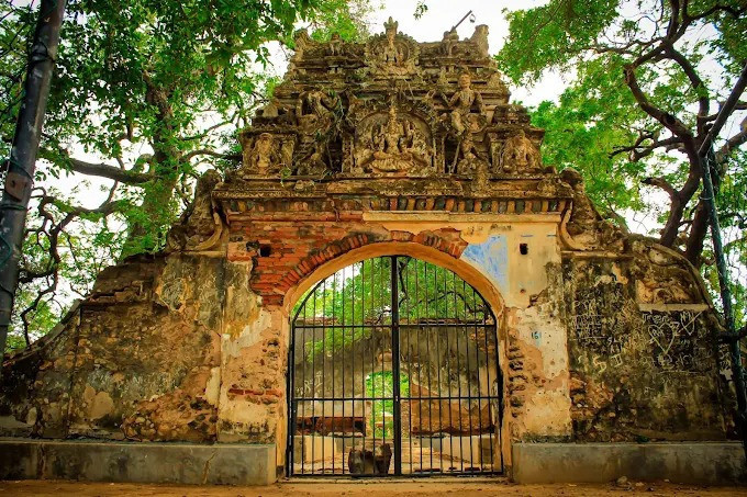 keerimalai-naguleswaram-temple-a-sacred-hindu-shrine-in-northern-sri-lanka-big-3