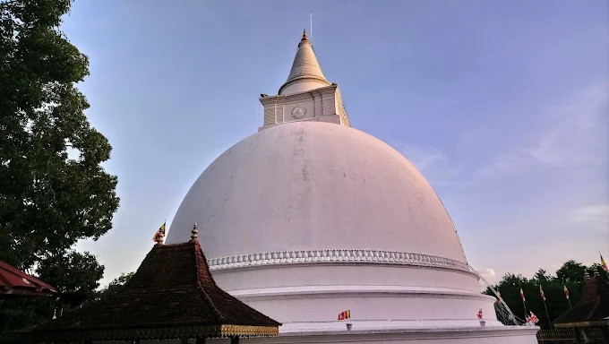 seruwawila-rajamaha-viharaya-a-sacred-buddhist-temple-with-ancient-roots-and-spiritual-significance-big-4