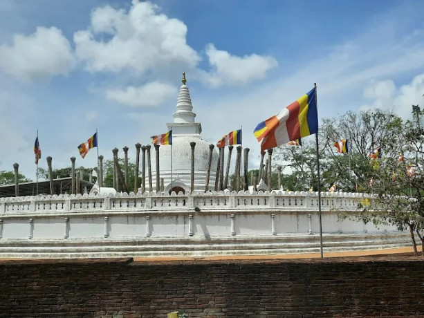 thuparamaya-exploring-the-ancient-splendor-of-sri-lankas-first-stupa-big-3