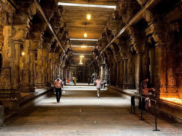 exploring-sri-ponnambala-vaneswarar-kovil-a-revered-hindu-temple-in-colombo-big-4