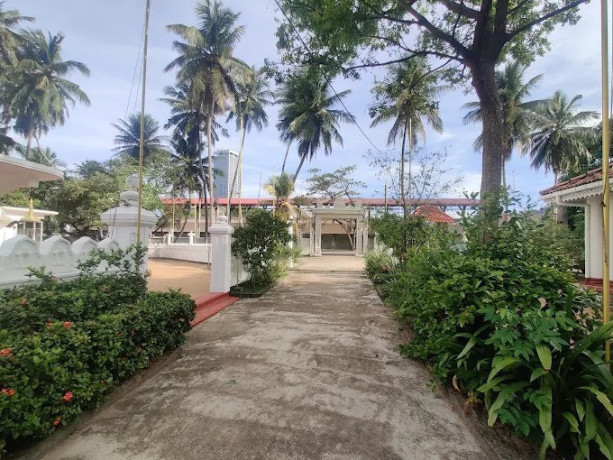 discovering-isipathanaramaya-buddhist-temple-a-tranquil-haven-of-spirituality-in-colombo-big-2