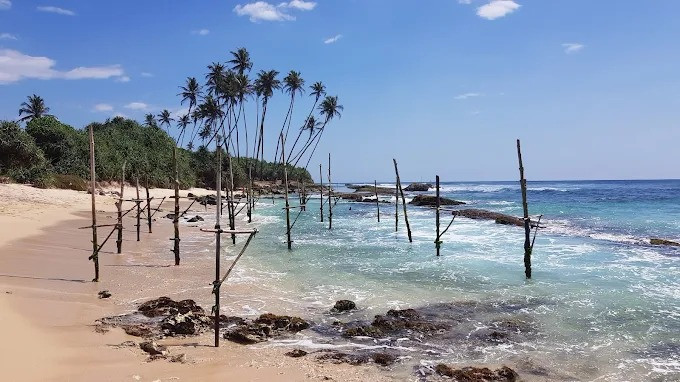 stilt-fishermen-a-timeless-tradition-of-sri-lankan-coastal-life-big-4