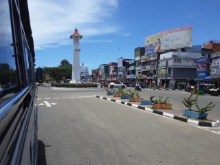 Explore Batticaloa Clock Tower: A Historical Landmark in Sri Lanka’s Eastern City