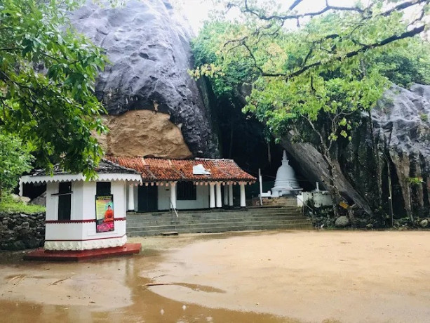 pilikuttuwa-raja-maha-viharaya-yakkala-a-revered-buddhist-temple-with-rich-historical-and-cultural-significance-big-3