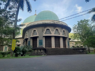 Basilica of Our Lady of Lanka, Tewatta, Ragama: A Sacred Shrine of Devotion and Architectural Splendor