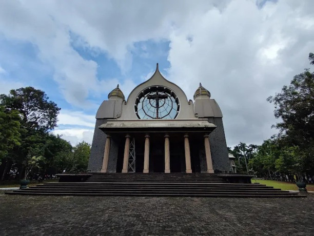 basilica-of-our-lady-of-lanka-tewatta-ragama-a-sacred-shrine-of-devotion-and-architectural-splendor-big-4