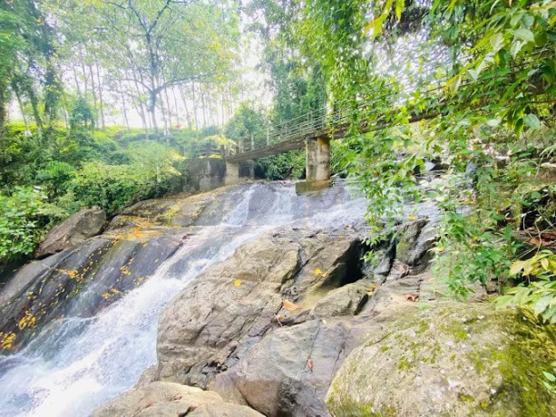 ranmudu-ella-a-scenic-waterfall-enveloped-in-tranquil-natural-beauty-big-3