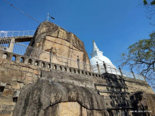 Isurumuniya Temple: A Journey Through Ancient Sri Lankan Heritage