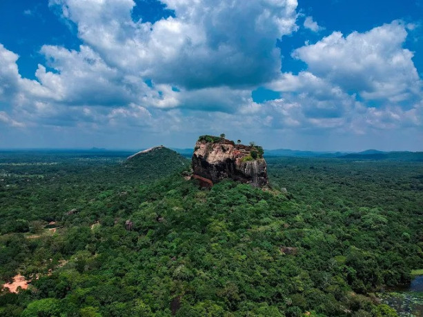 sigiriya-the-majestic-lion-rock-fortress-of-sri-lanka-big-0