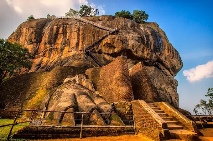 sigiriya-the-majestic-lion-rock-fortress-of-sri-lanka-big-3