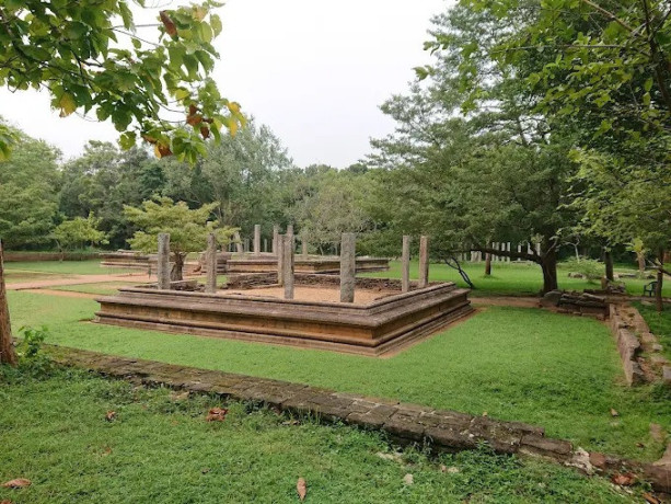 anuradhapura-moonstone-a-masterpiece-of-ancient-sri-lankan-artistry-big-2