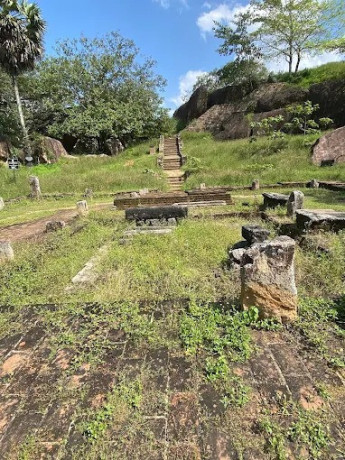 vessagiriya-the-ancient-monastic-complex-of-anuradhapura-big-1