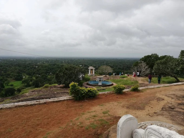 isinbassagala-ruwangiri-rajamaha-viharaya-the-ancient-rock-temple-of-sri-lanka-big-3