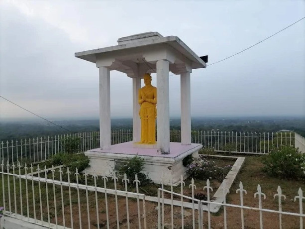 isinbassagala-ruwangiri-rajamaha-viharaya-the-ancient-rock-temple-of-sri-lanka-big-0