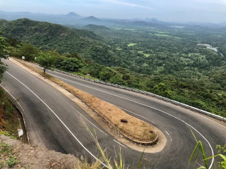 18 Bend: The Scenic Mountain Pass and Adventurous Roadway of Sri Lanka