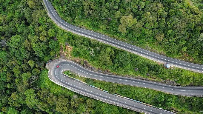 18-bend-the-scenic-mountain-pass-and-adventurous-roadway-of-sri-lanka-big-1