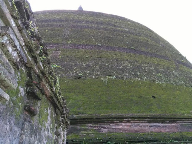 exploring-the-majestic-stupa-of-polonnaruwa-a-jewel-of-ancient-sri-lankan-architecture-big-2