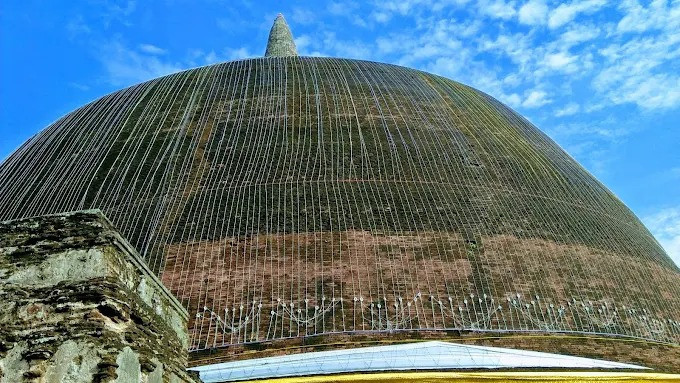 exploring-the-majestic-stupa-of-polonnaruwa-a-jewel-of-ancient-sri-lankan-architecture-big-3