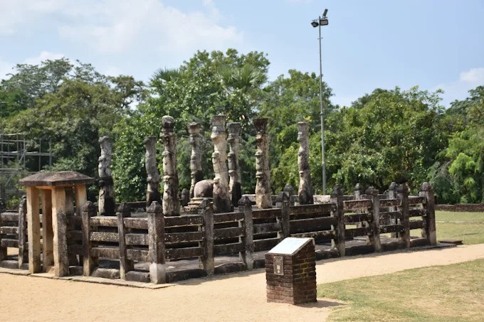 unveiling-the-nissanka-lata-mandapa-an-architectural-masterpiece-of-polonnaruwa-big-4