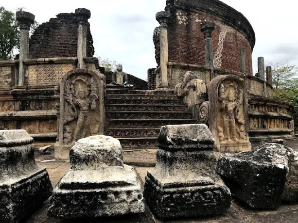 unveiling-the-nissanka-lata-mandapa-an-architectural-masterpiece-of-polonnaruwa-big-3