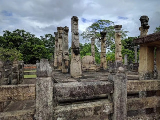 Exploring Dalada Maluva: The Sacred Quadrangle of Polonnaruwa’s Historical Splendor