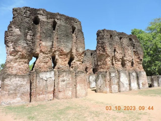 Exploring the Thivanka Image House: A Masterpiece of Polonnaruwa’s Buddhist Art and Architecture