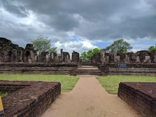 exploring-lankatilaka-temple-a-majestic-marvel-of-polonnaruwas-ancient-buddhist-architecture-big-1