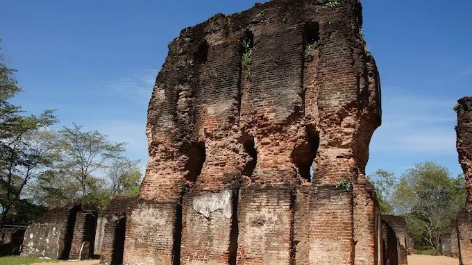 the-royal-palace-of-king-maha-parakramabahu-a-historical-marvel-big-4