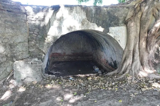 ruins-of-poonakary-fort-a-historical-landmark-of-heritage-big-2