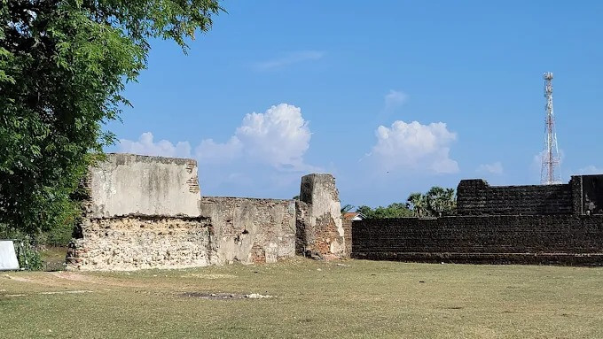 ruins-of-poonakary-fort-a-historical-landmark-of-heritage-big-4