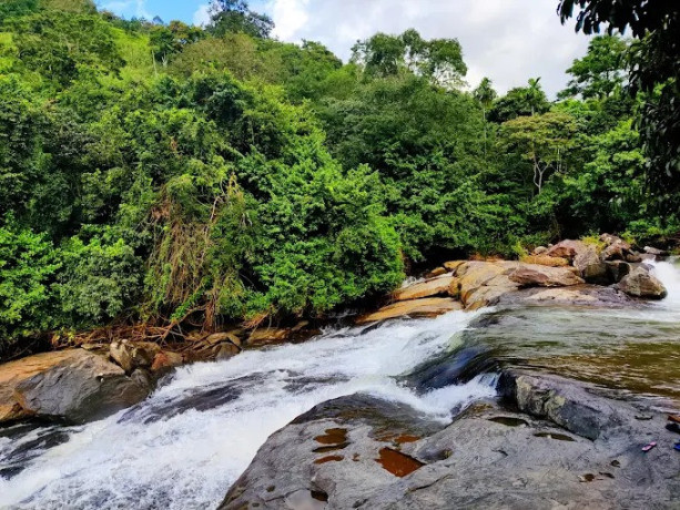 experience-the-tranquility-of-asupini-ella-falls-big-3