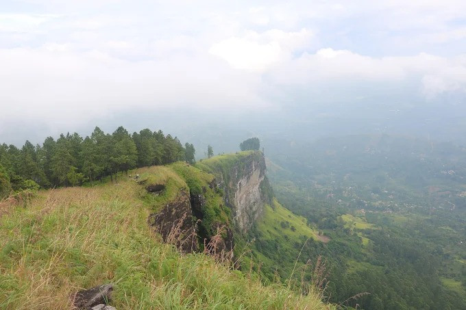 conquering-the-majestic-kabaragala-peak-big-3