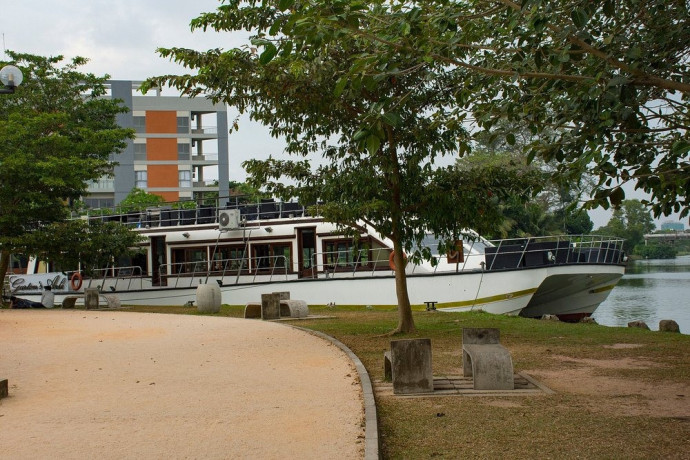 explore-the-serenity-of-urban-wetland-park-big-0