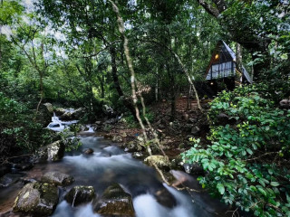 Riverfront Heaven Luxury Cabana: Your Serene Escape in Balangoda