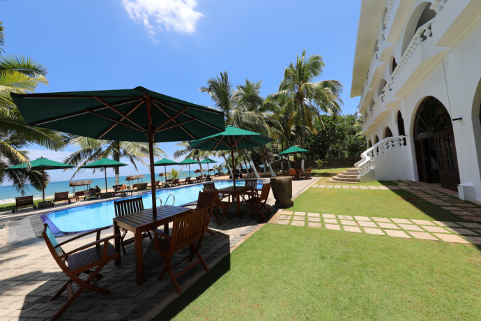 enjoy-in-joes-resort-unawatuna-big-1