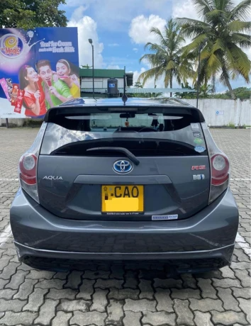 rent-a-car-toyota-aqua-in-colombo-big-2