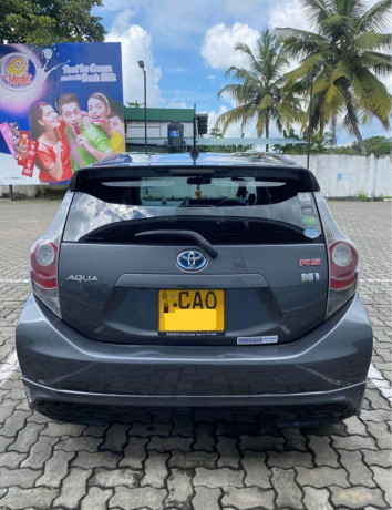 rent-a-car-toyota-aqua-in-colombo-big-0